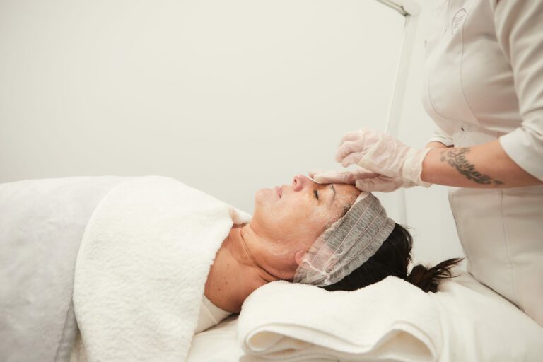 ¿CÓMO ES UNA SESIÓN DE HIGIENE FACIAL?